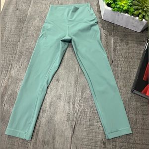 Lululemon pants size 4 crop 21”